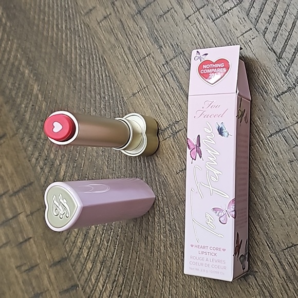 NIB Too Faced  Nothing Compares 2U Lipstick NIB - Picture 1 of 4